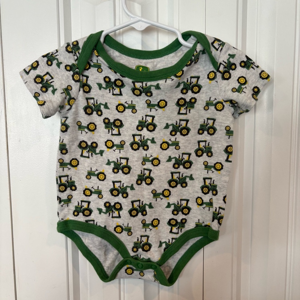 John Deere Gray‎ And Green Tractor Bodysuit Size 3-6 Months